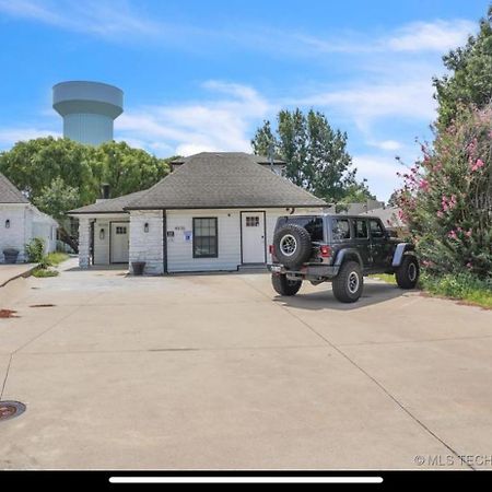 Cozy Private Suite 5 Min From Saint Francis Hospital And Woodland Hills Mall Tulsa Eksteriør bilde